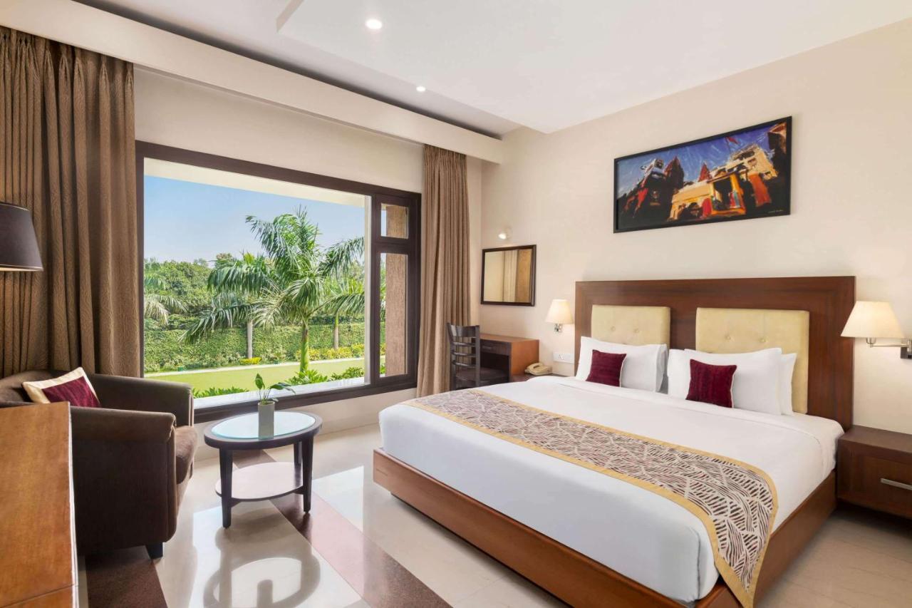 Ramada by Wyndham Varanasi Katesar Chandauli Bagian luar foto
