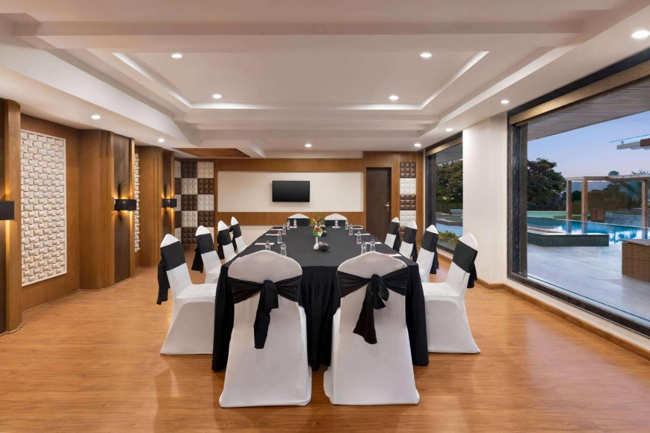Ramada by Wyndham Varanasi Katesar Chandauli Bagian luar foto