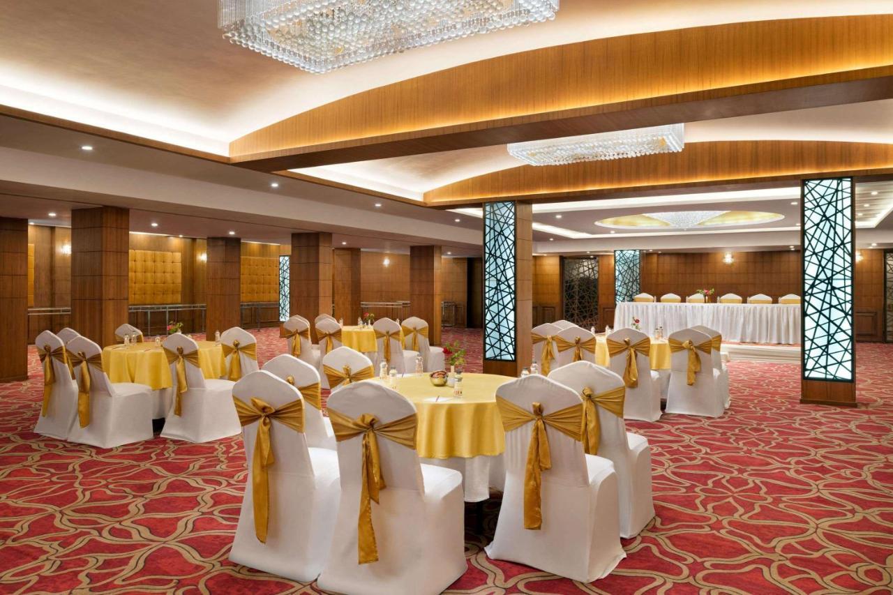 Ramada by Wyndham Varanasi Katesar Chandauli Bagian luar foto
