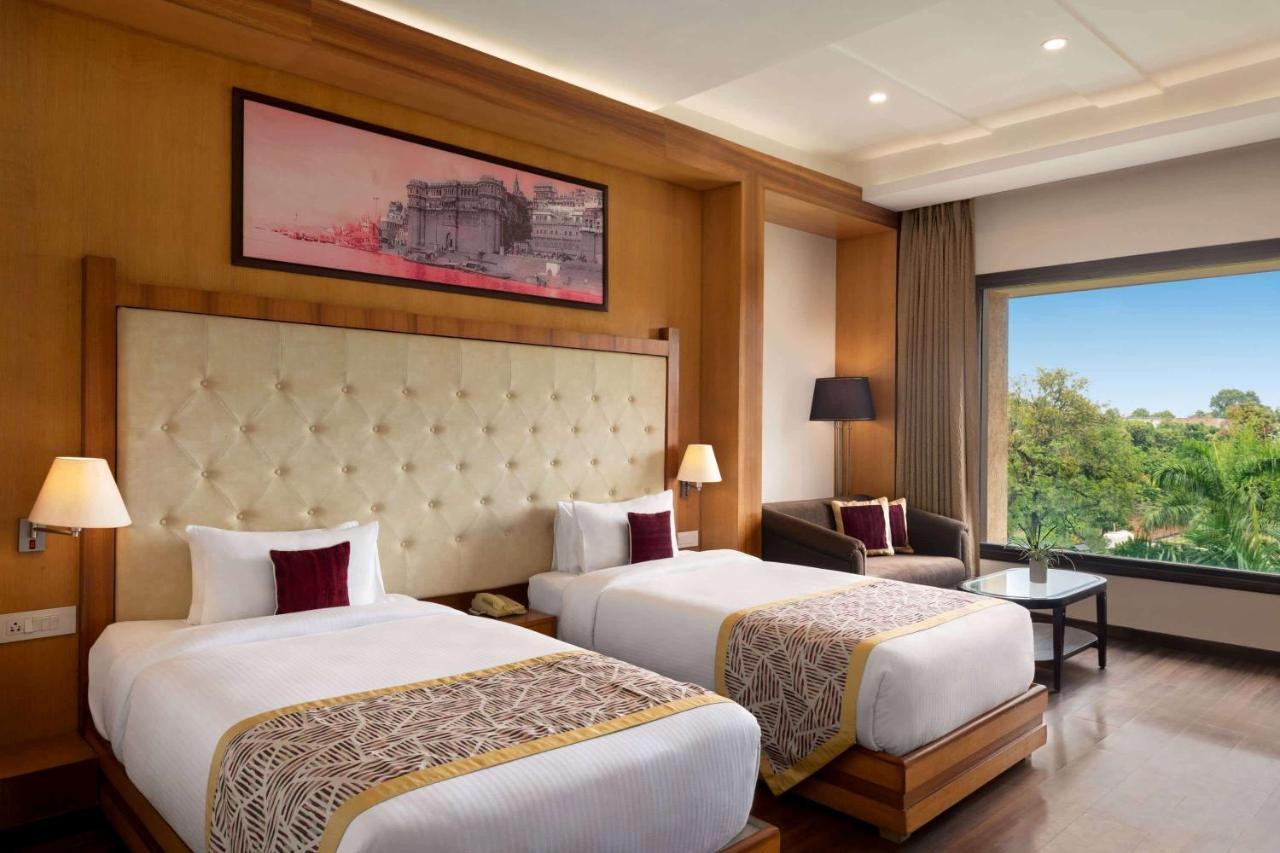 Ramada by Wyndham Varanasi Katesar Chandauli Bagian luar foto