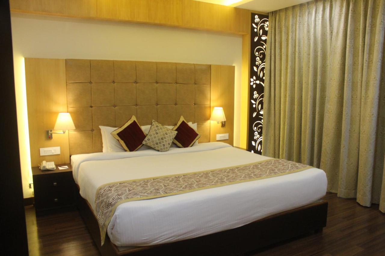 Ramada by Wyndham Varanasi Katesar Chandauli Bagian luar foto