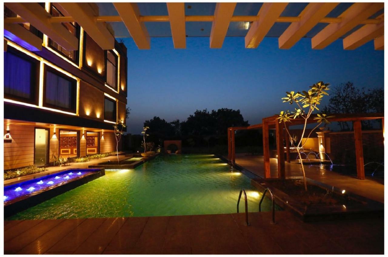 Ramada by Wyndham Varanasi Katesar Chandauli Bagian luar foto
